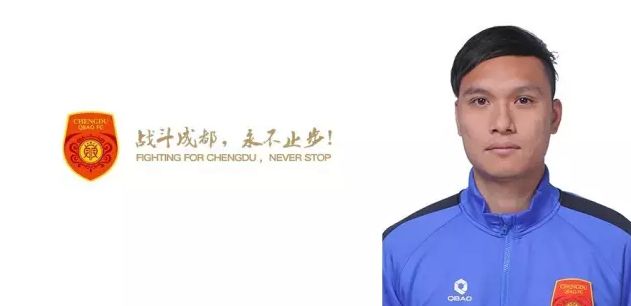 《印度暴徒》作为一部有着壮阔史诗风格的动作大片，一改阿米尔;汗以往关注现实底层生活的作风，影片中有大量海战、陆战的动作戏码，米叔和全体演员基本都是亲自上阵演绎，配合先进的电脑特效技术，把那个时代波澜壮阔的印度;海盗喋血记演绎得可歌可泣，其阵仗完全不输好莱坞大片